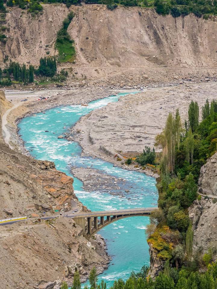 The turquoise Hunza river under a bridge below Altit